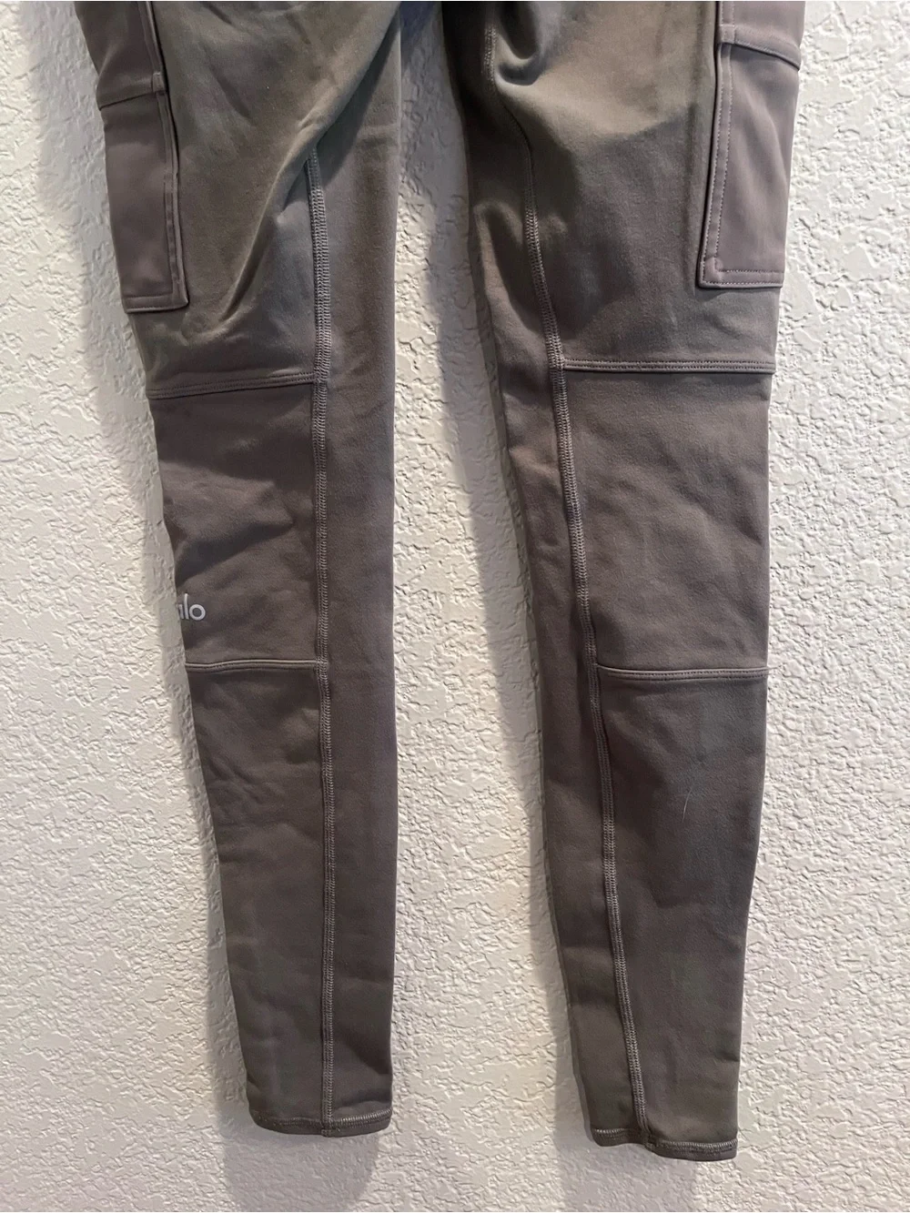 Alo Yoga Size Extra Small High Waisted Cargo Leggings - Olive Branch